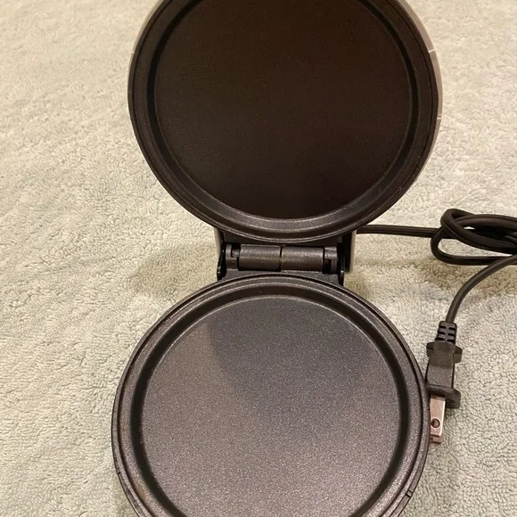 💲🔻CLEARANCE🔻    Dash Mini Maker Griddle - Picture 5 of 5